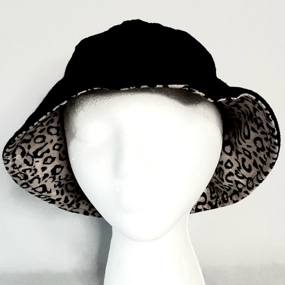 💎Reversible Bucket Hat One Size Black Flip Side Beige Black Abstract Print